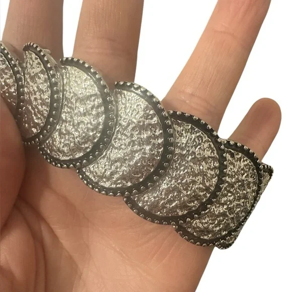 Erica Lyons Silver Textured Men’s and Women’s Bracelet NWT Black Trim Stretchy - Picture 1 of 4